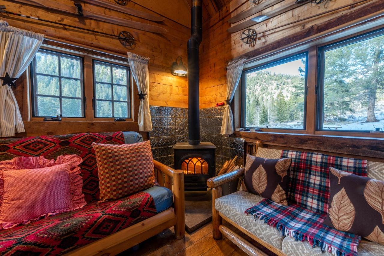 Pioneer Guest Cabins 마운트크레스티드부트 외부 사진