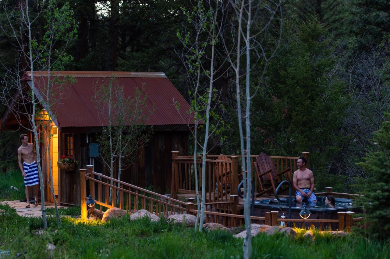 Pioneer Guest Cabins 마운트크레스티드부트 외부 사진