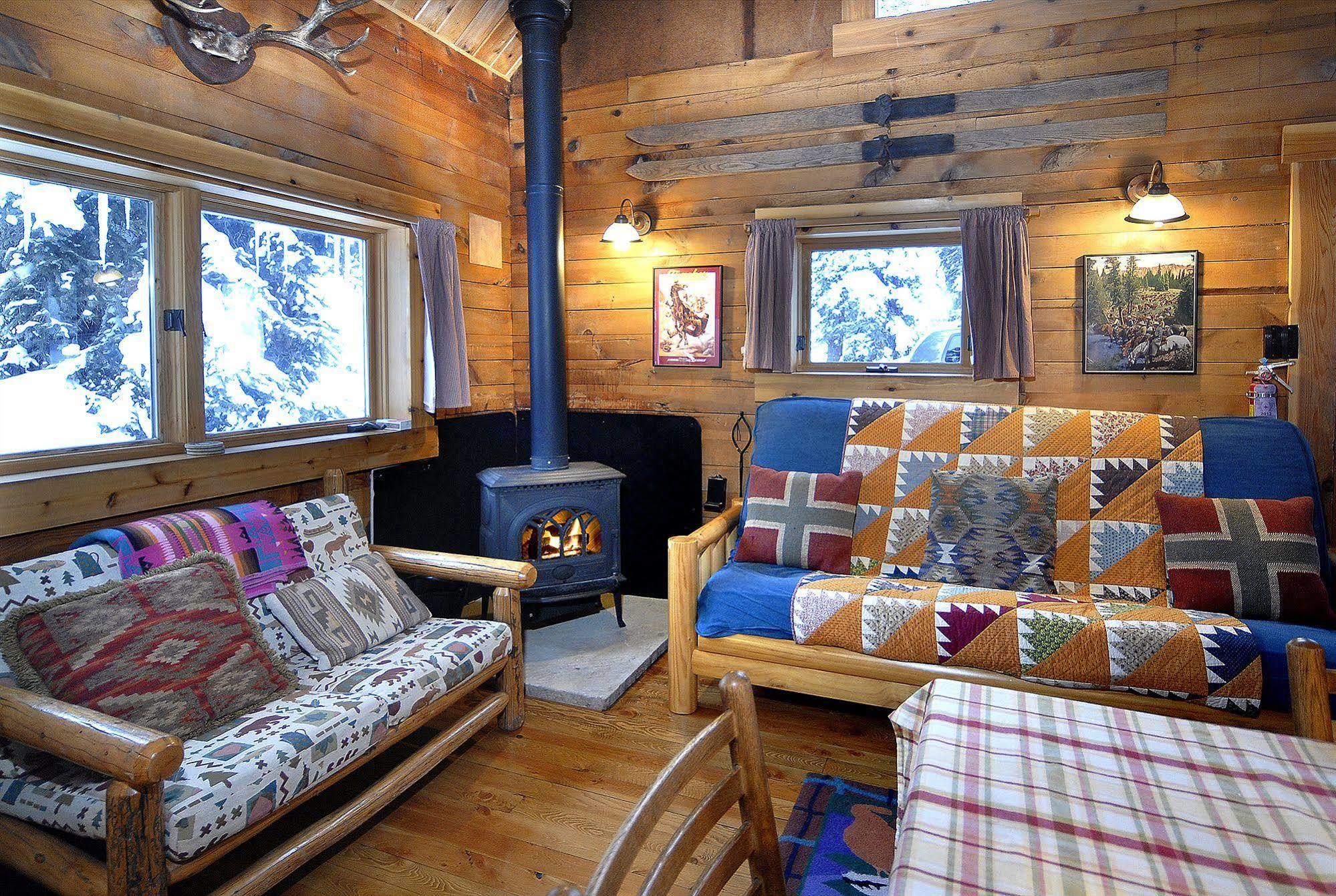 Pioneer Guest Cabins 마운트크레스티드부트 외부 사진