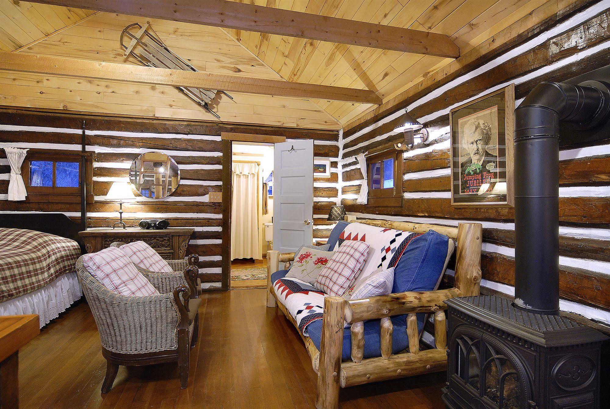 Pioneer Guest Cabins 마운트크레스티드부트 외부 사진