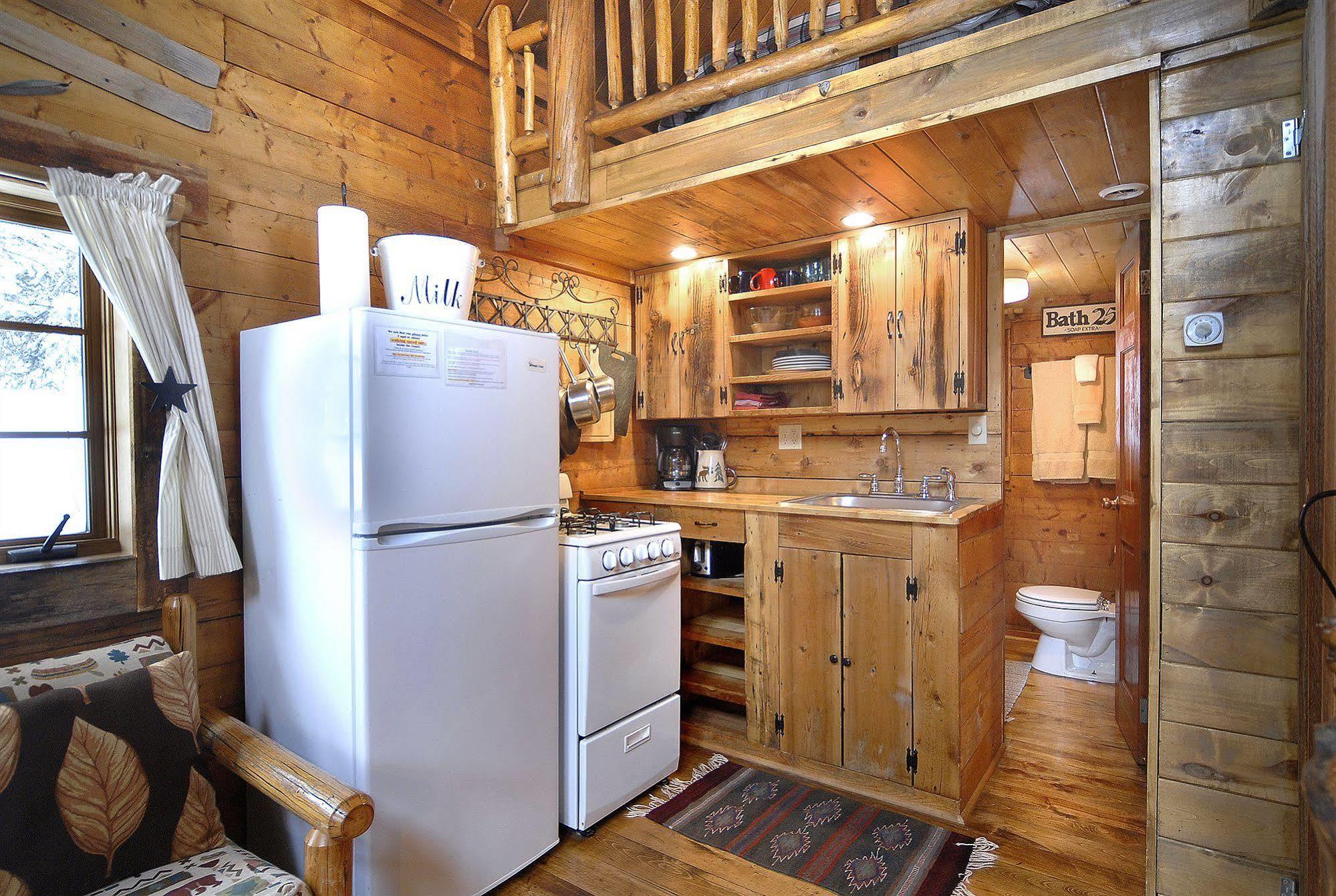 Pioneer Guest Cabins 마운트크레스티드부트 외부 사진