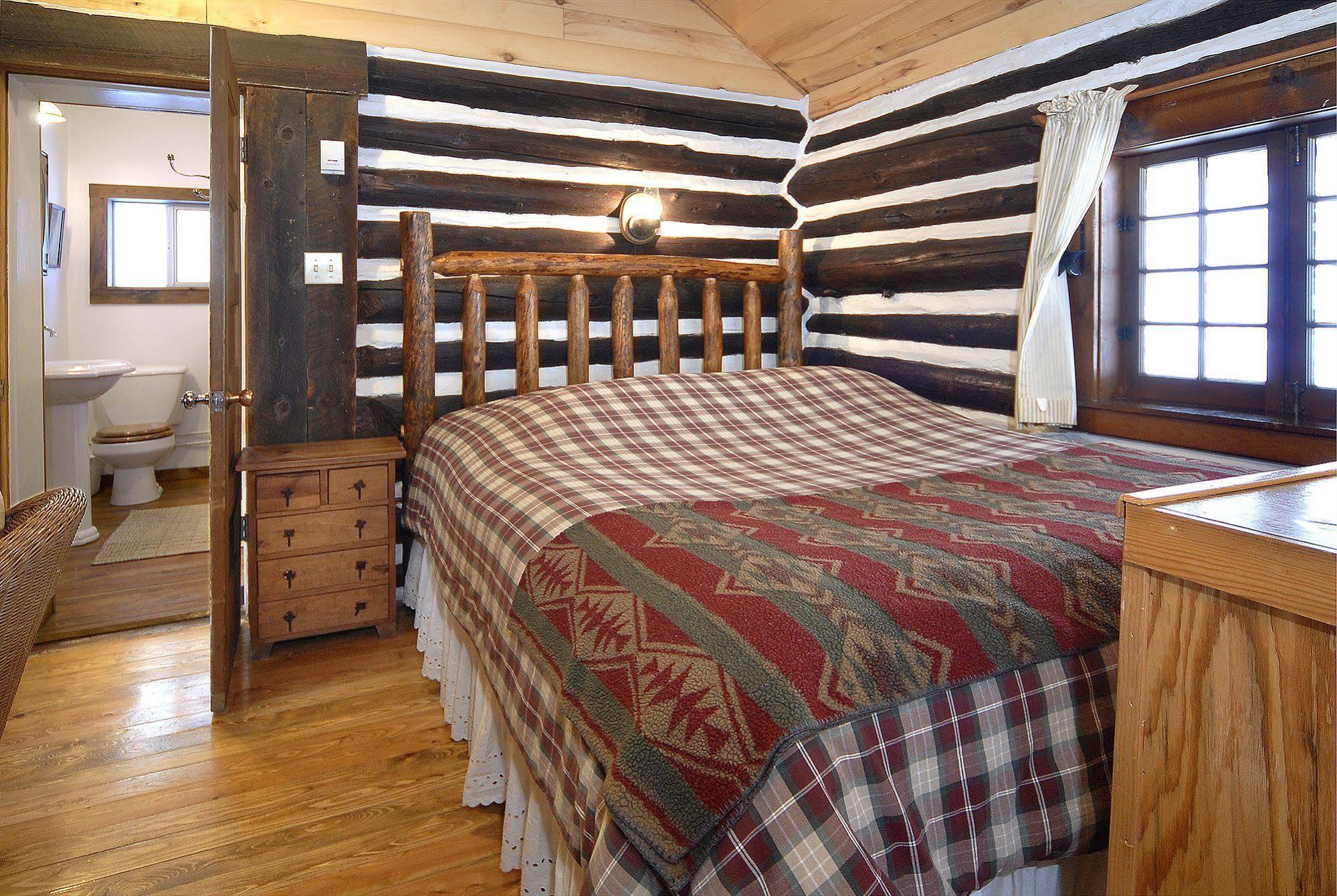 Pioneer Guest Cabins 마운트크레스티드부트 외부 사진
