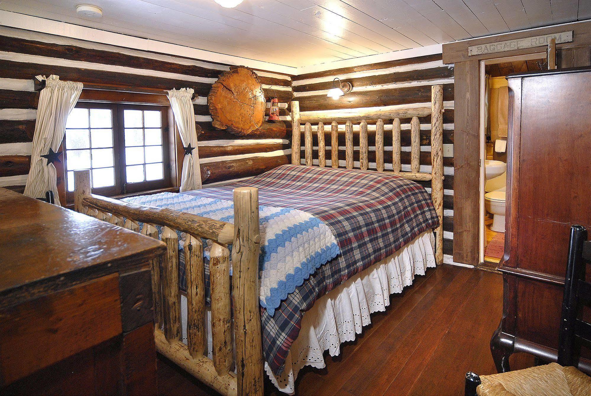 Pioneer Guest Cabins 마운트크레스티드부트 외부 사진